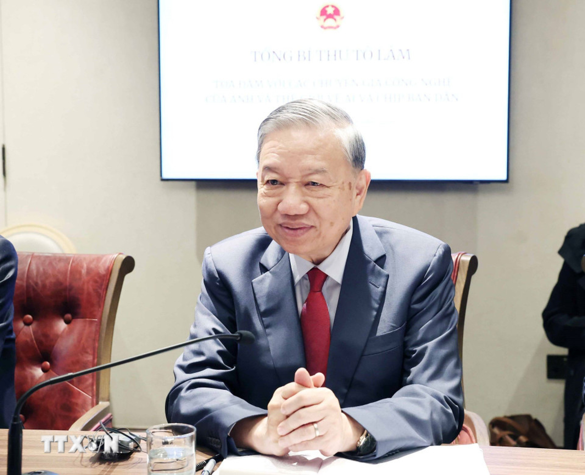 总书记邀请英国和世界顶级人工智能战略家访问越南